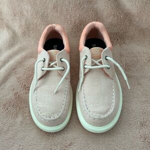 Pink sperrys